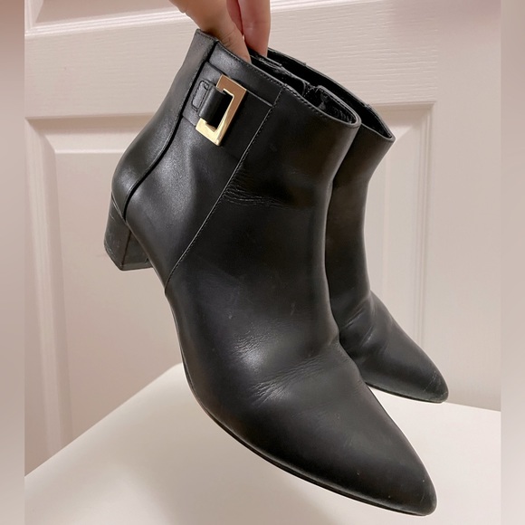 Nine West- Black leather, pointed toe, low heel, boot w/side zipper &gold accent - Picture 1 of 9